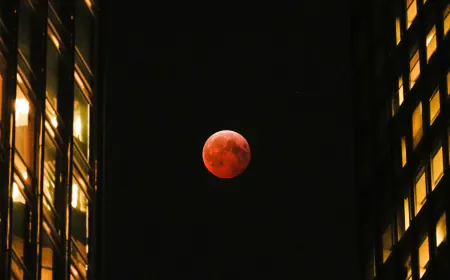 See pictures of the total lunar eclipse and "Blood Worm Moon"
