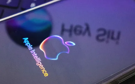 To Truly Fix Siri, Apple May Have to Backtrack on One Key Thing—Privacy