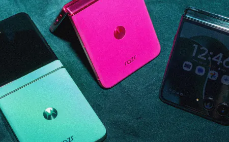 Motorola’s Latest Razr Phones Are All In on AI