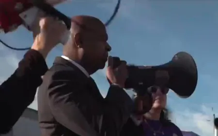 Mayor of Newark released after arrest at immigration detention center