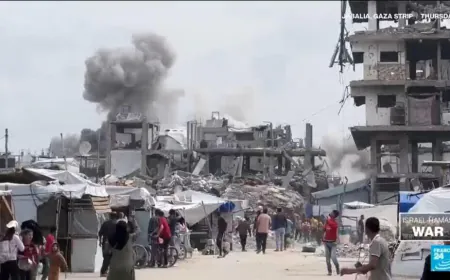 Gaza: Airstrikes intensify as hopes for ceasefire fade