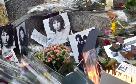 ????The Bright Side: Paris police recover Jim Morrison bust, stolen from grave 37 years ago