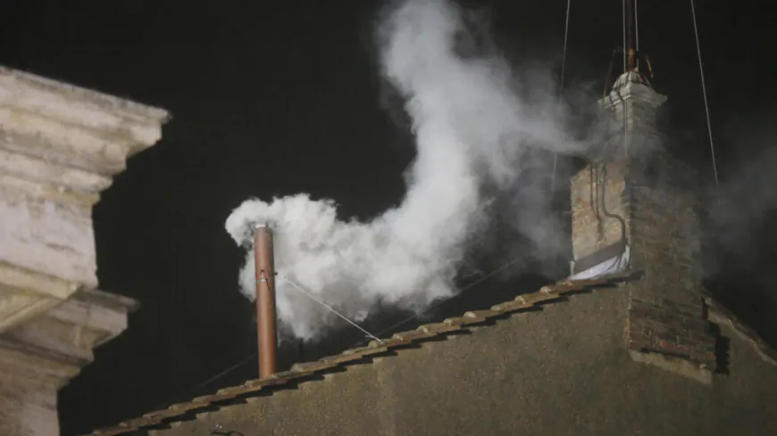 ????Watch live: Is there black or white smoke at the Vatican?