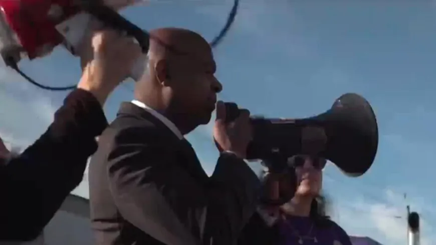 Mayor of Newark released after arrest at immigration detention center