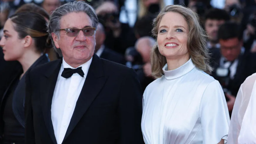 Jodie Foster walks Cannes carpet for French murder-mystery ‘Vie privée’