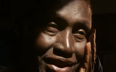 Ngugi wa Thiong’o, Writer Who Condemned Colonists and Elites, Dies at 87