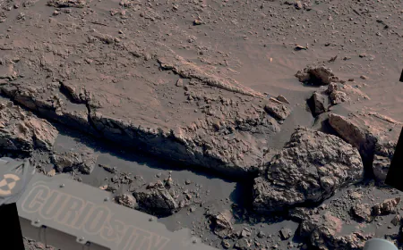 First close-up images of Mars ridges show "dramatic evidence" of water