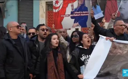 Hundreds of Tunisians march trough Tunis against Kais Saied's crackdown on opposition