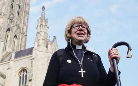 Former cancer nurse Sarah Mullally to be enthroned as first woman to lead Church of England