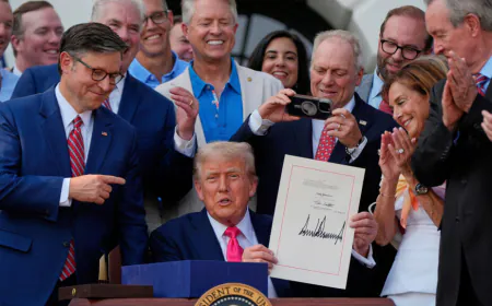 Trump's signature to appear on US currency in a first for sitting president