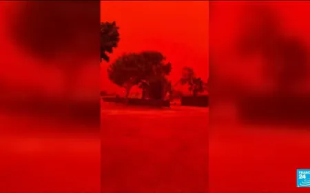 Dramatic red skies in Australia due to cyclone and soil drought