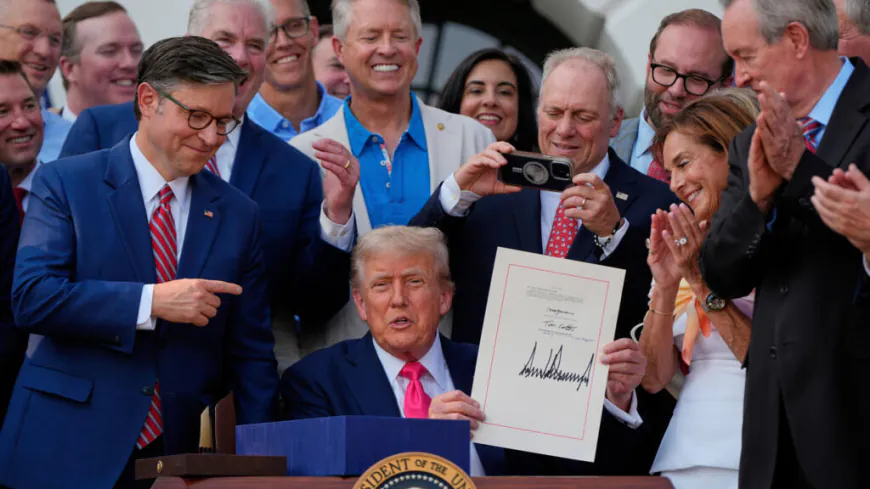 Trump's signature to appear on US currency in a first for sitting president
