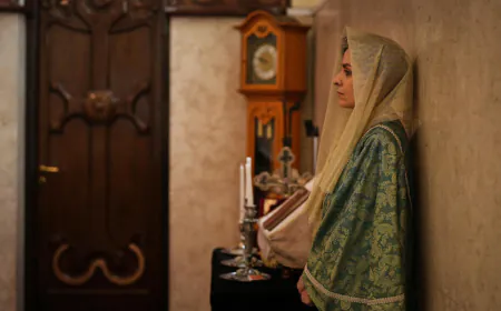 The week in pictures: Mideast war, a lunar mission and Holy Week processions