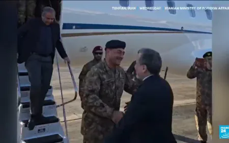 Pakistani army chief visits Tehran in hopes for renewed talks between US and Iran