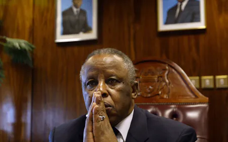Festus Mogae, Former Botswana President Who Tackled H.I.V., Dies at 86