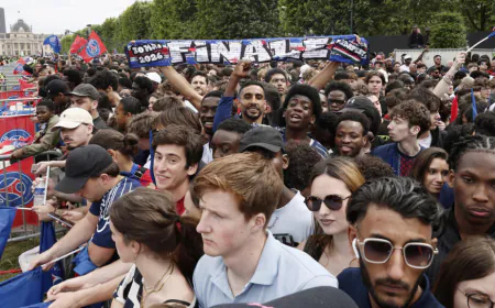 PSG fans await Champions League trophy celebration in Paris